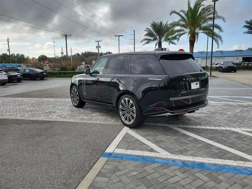 2025 Land Rover Range Rover P530 SE
