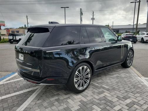 2025 Land Rover Range Rover P530 SE