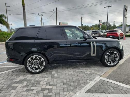 2025 Land Rover Range Rover P530 SE