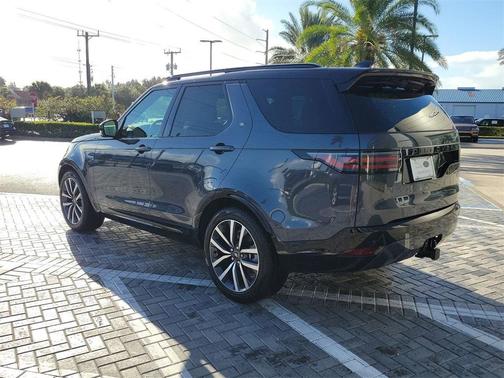 2025 Land Rover Discovery P300 Dynamic SE