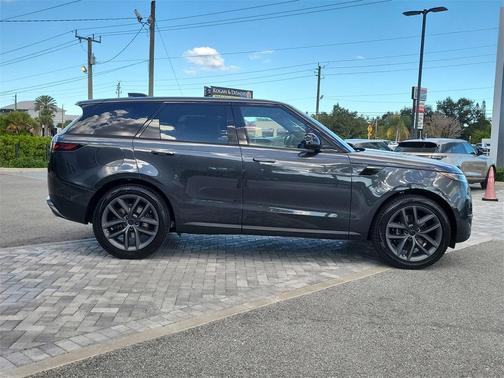 2026 Land Rover Range Rover Sport SE