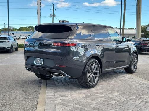 2026 Land Rover Range Rover Sport SE