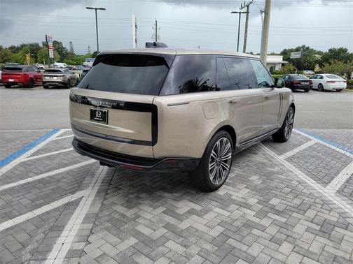 2025 Land Rover Range Rover P530 SE 7 Seat