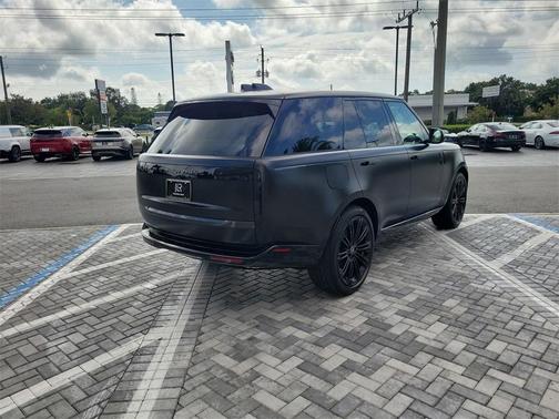 2025 Land Rover Range Rover P400 SE