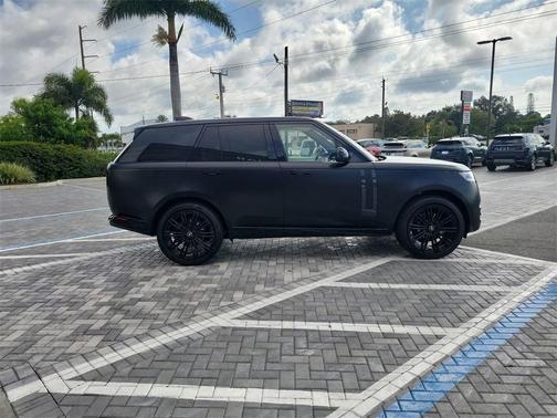 2025 Land Rover Range Rover P400 SE
