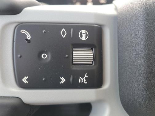 2024 Land Rover Defender P500 SE