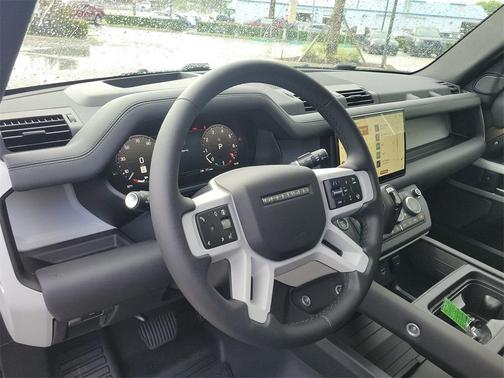 2024 Land Rover Defender P500 SE