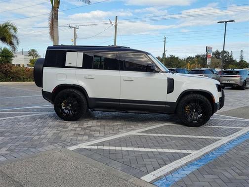 2024 Land Rover Defender P300