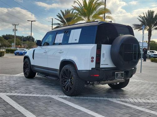 2024 Land Rover Defender P300