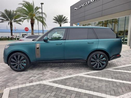 2025 Land Rover Range Rover P615 SV