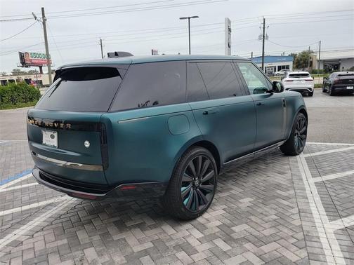2025 Land Rover Range Rover P615 SV