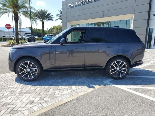 2025 Land Rover Range Rover P550e SE