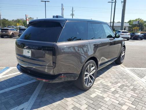 2025 Land Rover Range Rover P550e SE