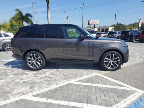 2025 Land Rover Range Rover P550e SE