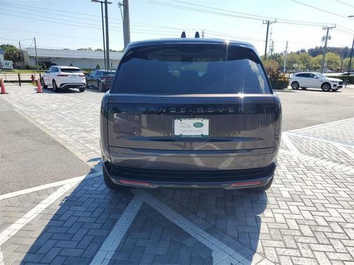 2025 Land Rover Range Rover P550e SE