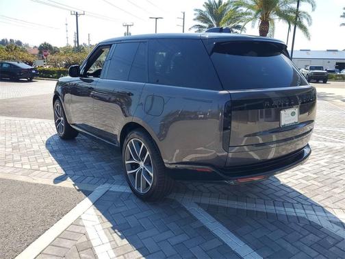 2025 Land Rover Range Rover P550e SE