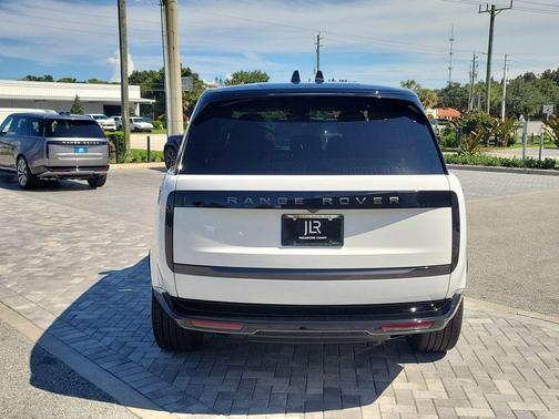 Fuji White 2027 Land Rover Range Rover SE