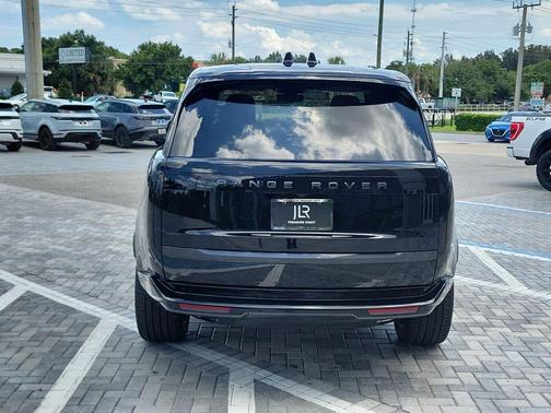 Santorini Black 2026 Land Rover Range Rover P400 SE