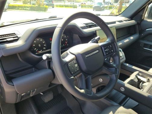 2025 Land Rover Defender P400 Outbound