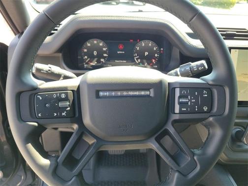 2025 Land Rover Defender P400 Outbound