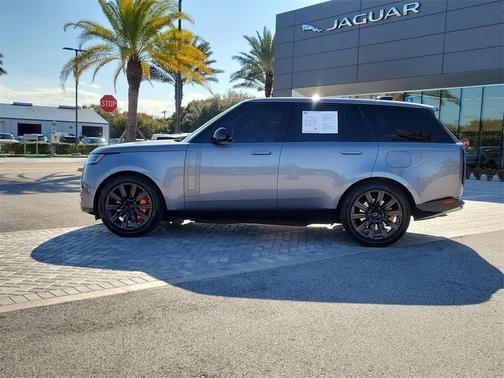 2025 Land Rover Range Rover P550e SE