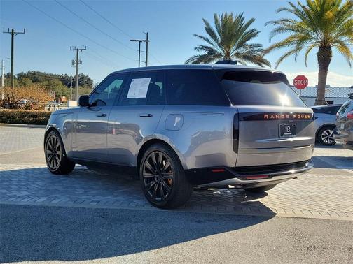 2025 Land Rover Range Rover P550e SE