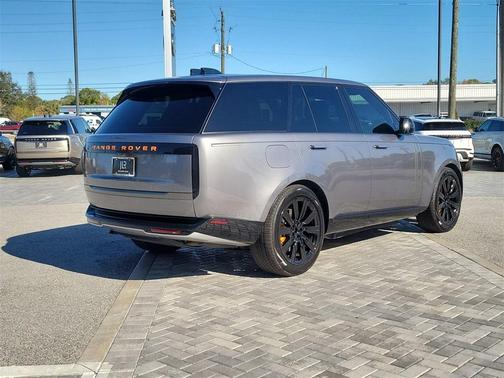 2025 Land Rover Range Rover P550e SE