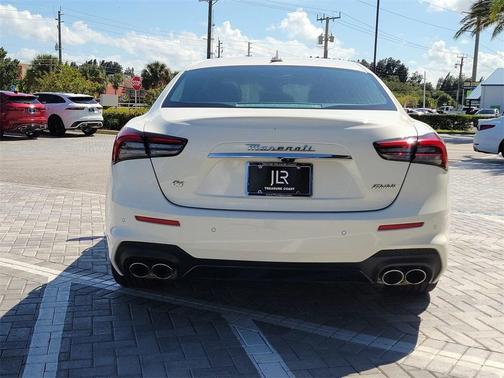 2022 Maserati Ghibli Modena Q4