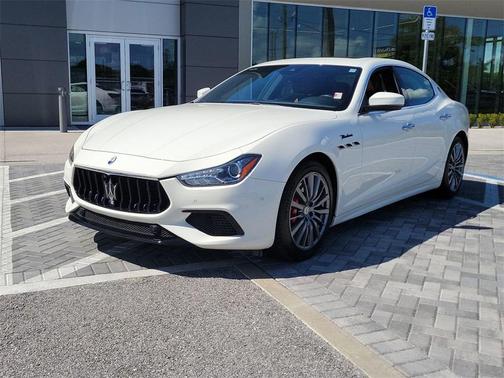 2022 Maserati Ghibli Modena Q4