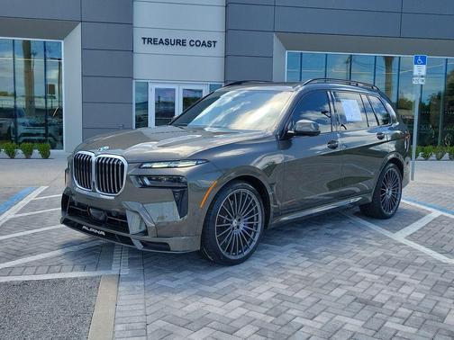 Manhattan Green Metallic 2024 BMW ALPINA XB7 Base