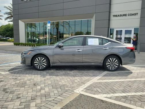 Gun Metallic 2025 Nissan Altima SV