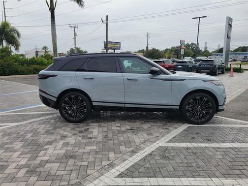 2026 Land Rover Range Rover Velar P250 Dynamic SE