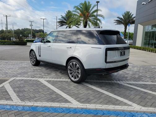 2025 Land Rover Range Rover P530 SE 7 Seat