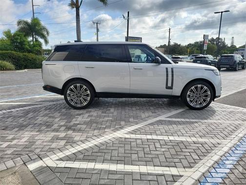 2025 Land Rover Range Rover P530 SE 7 Seat