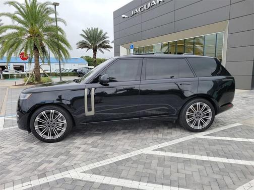 2023 Land Rover Range Rover P530 SE