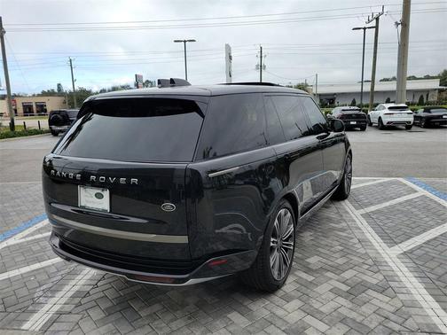 2023 Land Rover Range Rover P530 SE
