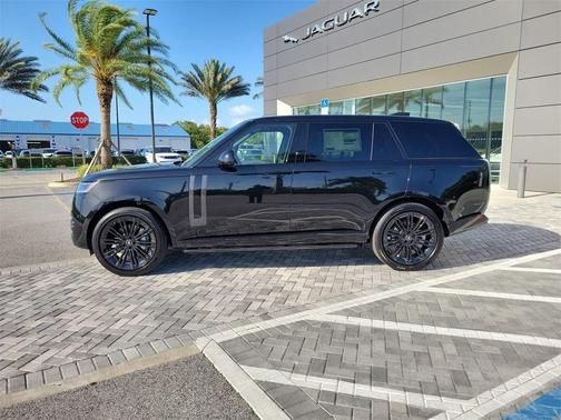 2025 Land Rover Range Rover P400 SE 7 Seat