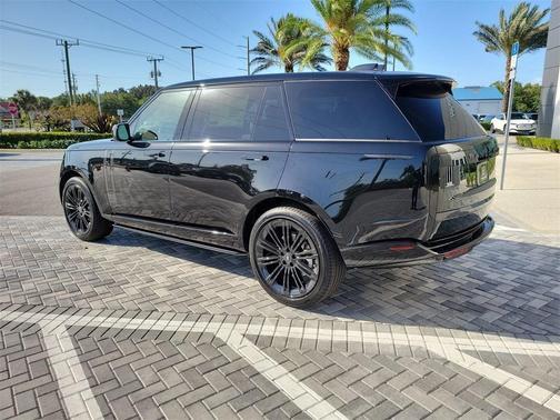 2025 Land Rover Range Rover P400 SE 7 Seat