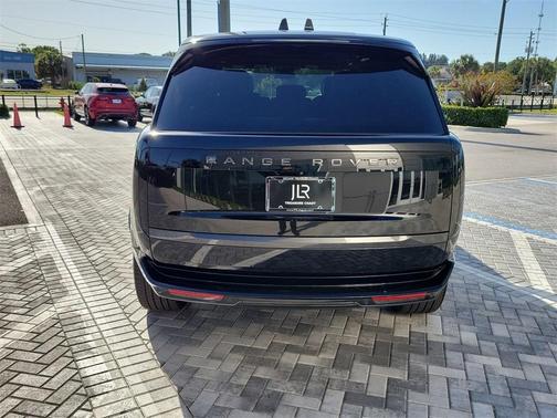 2025 Land Rover Range Rover P400 SE 7 Seat