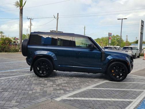 2026 Land Rover Defender V8