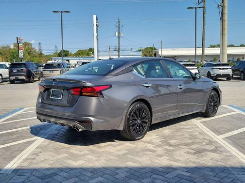 Gun Metallic 2025 Nissan Altima SV