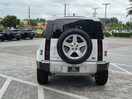 Fuji White 2023 Land Rover Defender SE