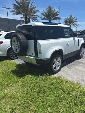 Fuji White 2023 Land Rover Defender SE