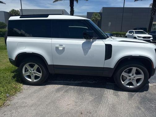 Fuji White 2023 Land Rover Defender SE