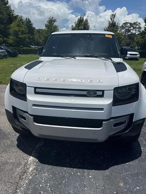 Fuji White 2023 Land Rover Defender SE
