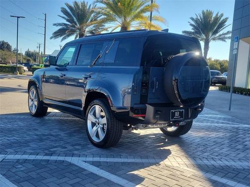 2026 Land Rover Defender P400 X-Dynamic SE