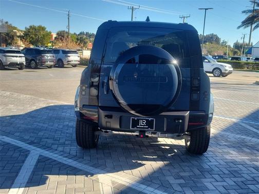 2026 Land Rover Defender P400 X-Dynamic SE