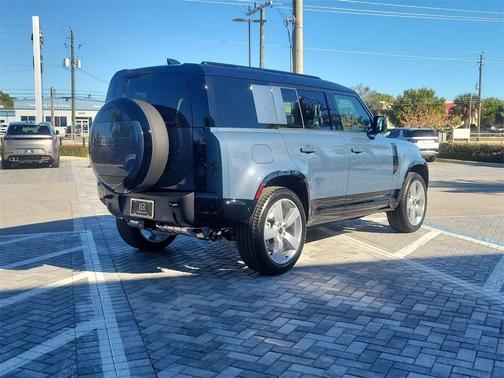 2026 Land Rover Defender P400 X-Dynamic SE