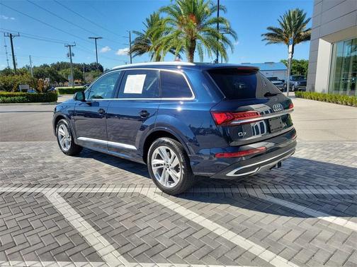 2023 Audi Q7 45 Premium Plus