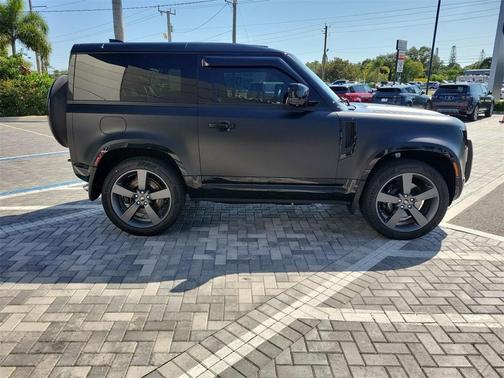 2024 Land Rover Defender P525 V8
